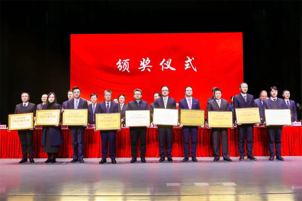 长征娱乐环科荣获崇川区“十佳引才聚才企业”等多项荣誉